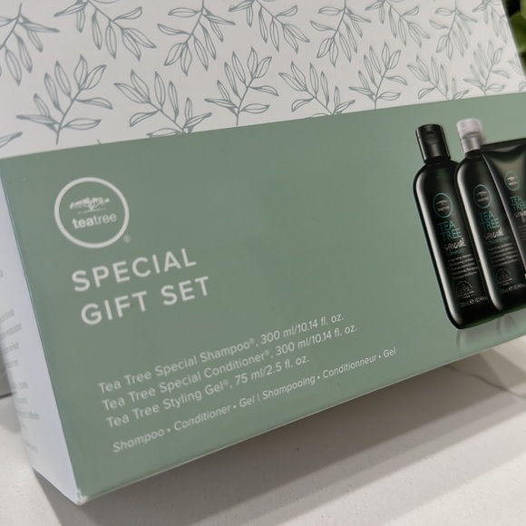 New in Box Tea Tree Special Gift Set - Picture 1 of 7